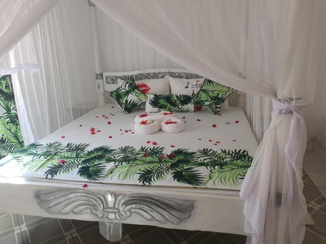 Appartement Nyumba Tulivu à Watamu Extérieur photo