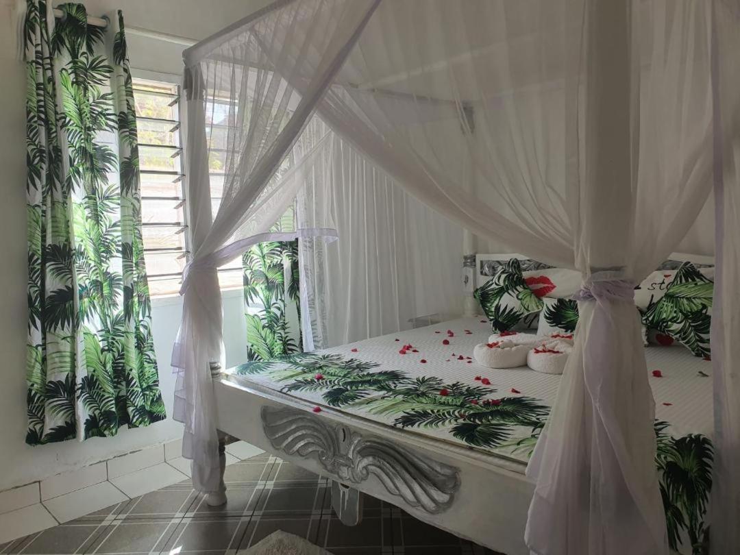 Appartement Nyumba Tulivu à Watamu Extérieur photo