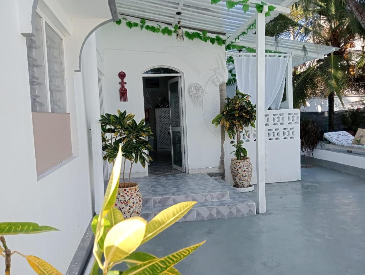 Appartement Nyumba Tulivu à Watamu Extérieur photo